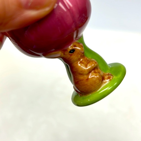 Vintage ceramic LAURA SECORD footed bunny under a tulip egg cup holder - Picture 6 of 6